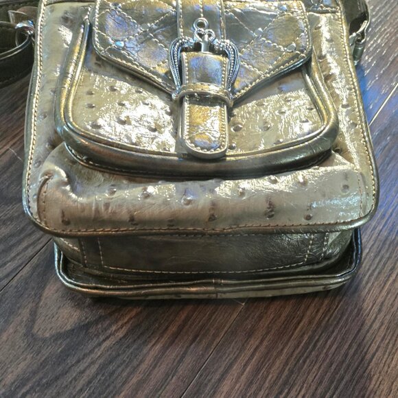 MC/MARK CHANTAL Faux Leather Ostrich Pattern Triple Compartment Crossbody NWOT - Picture 5 of 12